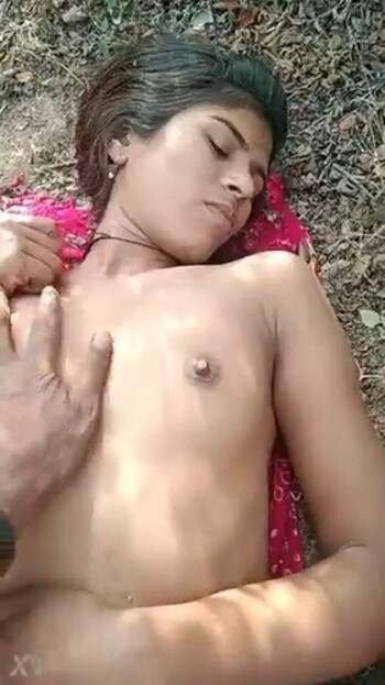 Beautiful desi girl desi hindi xxx enjoy with lover outdoor