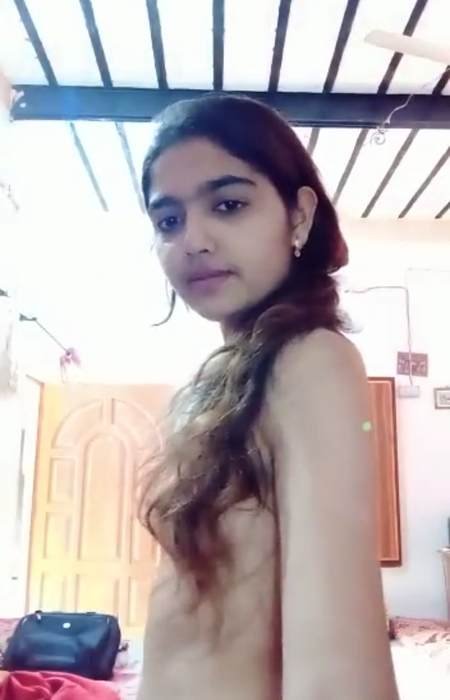 Extremely cute 18 girl xxx indian hindi showing mms
