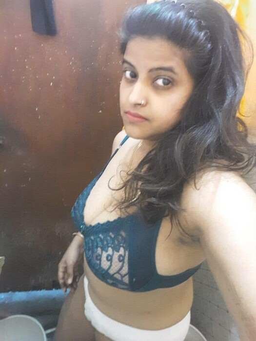 Very beautiful big boobs bhabi nude selfie all nude pics (1)
