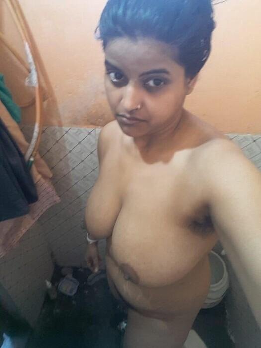 Very beautiful big boobs bhabi nude selfie all nude pics (3)