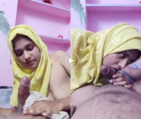 Hijabi-Muslim-sexy-bhabi-hot-suck-bf-big-dick-HD.jpg