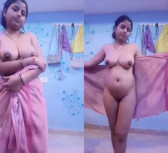 Very-beautiful-hot-big-boobs-xxx-bhabhi-desi-nude-showing-mms.jpg