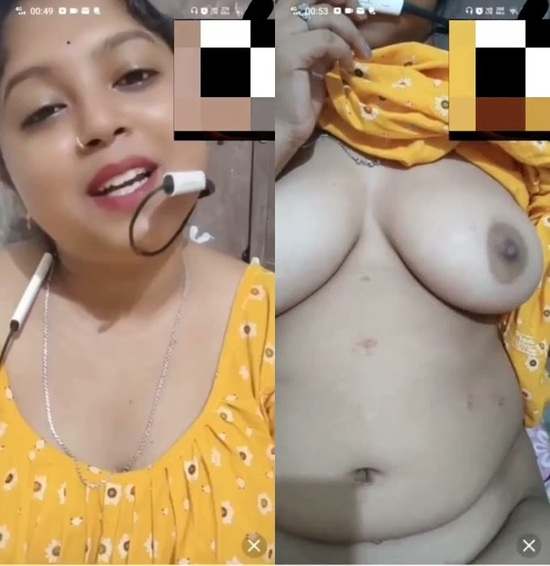 Indian-Desi-desixxxbhabii-Shows-her-Big-Juicy-Boobs-on-live-cam.jpg