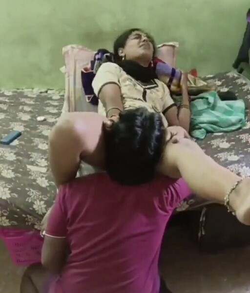 Horny muslim amateur unsatisfied desi bhabhi pussy licking devar mms